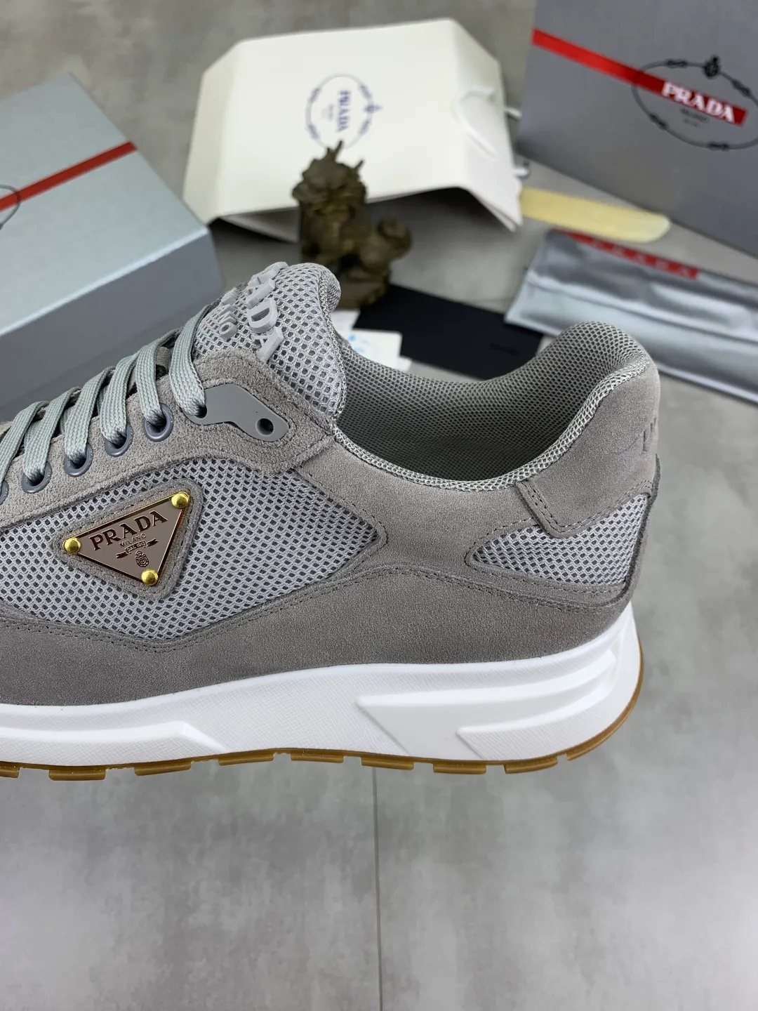 Men's shoes 💰P560💰[New style] popular models are on the official website, 🆘 Trendy brand (Prada) mainly promotes popular models, avant-garde and versatile fashion men's shoes private version mold opening, cowhide surface splicing 1:1.. Fashionable and simple, original imported cowhide lining cowhide feet; the atmosphere and personality are more fashionable, eye-catching and pursuing class. It will subvert the old idea and be a must-have for fashionistas with you! Must keep it for yourself! Tall and comfortable, large and low, high-end quality workmanship. Number of yards: 38-45 4️⃣optional.